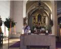 Bild: swo
Bereits am Palmsonntag konnten einige ausgesuchte Personen den Gottesdienst der von Pfarrvikar ChristianPreitschaft (Mitte) und Diakon Georg Lindner (links) gefeiert wurde via Livestream miterleben.
