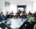 Bild: Witt-Gruppe
DevCamp-Teilnehmer blicken bei einer "Session" gebannt zum Monitor.