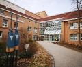 Bild: td
Die Asklepios-Klinik in Schwandorf-Lindenloh: Die reguläre Versorgung der orthopädischen Patienten wurde mit Blick auf die Entwicklung der Covid 19-Patienten heruntergefahren und es werden nur noch medizinisch dringliche Eingriffe durchgeführt.