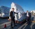 Bild: Matthias Balk/dpa
Markus Söder und Carsten Spohr, Vorstandsvorsitzender der Deutschen Lufthansa AG, stehen am Flughafen in München neben einer Lieferung von Schutzmasken.