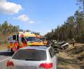 Bild: jma
Auf der Staatsstraße 2166 kam es zu einem schweren Unfall. Vorne das Auto des Unfallverursachers, hinten das Taxi.