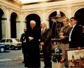 Archivbild: lg
Kardinal Joseph Ratzinger (links) empfing vor 33 Jahren die Oberviechtacher mit Bürgermeister Josef Spichtinger, Stadtrat Ludwig Berger und Pfarrgemeinderatsvorsitzenden Michael Malterer (mit Geschenk) an der Spitze.