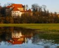 Bild: Clemens Hösamer
Auf Schloss Fronberg wird kurz nach Kriegsende am 26. Juni 1945 als „Flüchtlingskind“ der spätere Schriftsteller Joseph von Westphalen geboren, der hier auch seine Kindheit verbringt.