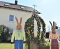 Bild: rgr
Eine Osterhasen-Mama und einen -papa gibt es in Gößenreuth zu bewundern.