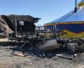 Bild: Gabi Schönberger
Am Morgen danach wird das ganze Ausmaß des Feuers erkennbar. Der Wohnwagen eines 36-jährigen Mitarbeiters des "Circus Moskau" war in der Nacht auf dem Festplatz in Weiden vollständig ausgebrannt.