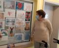 Bild: sm
Die Bilder und Gedichte der Altenstädter Schüler verzieren und verschönern den Eingangsbereich des Altenstädter Pflegeheims.