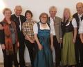 Bild: gz
Den neuen Vorstand bilden (von links) Berta Ertl, Ehrenvorsitzender Sepp Bauer, Anneliese Widemann, Gretl Thomas, Heinrich und Erika Kleber, Schorsch und Adele Lindner.
