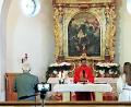 Bild: ü
Wegen des Coronavirus findet das Patrozinium der Sassenreuther Filialkirche ohne Gläubige statt. Stattdessen wird der Gottesdienst, den Pfarrer Augustin Lobo zelebriert, per Live-Stream übertragen.