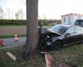 Bild: jma
Der VW Passat krachte auf der Kreisstraße bei Schwarzenbach gegen einen Baum.
