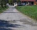 Bild: bö
Ein Teilstück der Hammerbergstraße wird neu asphaltiert. Die Kosten dafür belaufen sich auf knapp 39000 Euro. Ebenfalls fertiggestellt wird in den nächsten Tagen die Siedlungsstraße im Wohnbaugebiet Ledererhang.