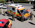 Bild: Stefan Malzer, Landratsamt Tirschenreuth/exb
Ankunft der Bundeswehr-Sanitäter im BRK-Zentrum an der Egerstraße in Tirschenreuth: Alle verfügen über die notwendige rettungsdienstliche Qualifikation und stellen eine große Entlastung für den Rettungsdienst dar. BRK-Kreisgeschäftsführer Holger Schedl (rechts) begrüßte die Abordnung der Bundeswehr.