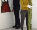 Bild: Michael Scheiner
Die Kunstvermittler Wilma Rapf-Karikari und Ingo Kübler bereiten im neuen Schaulager Werke von Max Bresele und Susanne Böhm für die geplante Eröffnung am 17. Mai vor.