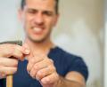 Bild: Christin Klose
Wenn Corona der Hammer ist, sind wir der Daumen.