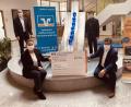 Bild: pz
Andreas Rosner, Corinna Männer, Tilo Scharnagl, Thorsten Meier (Geschäftsstellenleiter der Orte Neualbenreuth, Konnersreuth, Waldsassen) (von links) mit dem symbolischen Scheck in der Geschäftsstelle Waldsassen der VR-Bank Nordoberpfalz. 15.000 Euro werden an Vereine und Organisationen im Regionalmarkt Waldsassen ausgeschüttet.