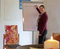 Bild: jma
Pfarrerin Anne Utz bereitet für Sonntag einen etwas anderen Gottesdienst anlässlich der eigentlich geplanten Konfirmation vor.