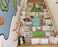 Bild: pi
Noch zieren die von den Kindern geschickten Werke die Treppe.