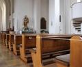 Bild: Thomas Dobler
Damit die Gläubigen bei Gottesdiensten in der Marienkirche nicht zu eng sitzen, wurde jede zweite Bankreihe mit einer Schnur abgesperrt.