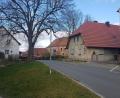 Bild: gi
Durch den Erwerb des Anwesens „Schlosshof 16“ (früher Haus-Nr. 13) in Burgtreswitz, das direkt an das Schlossareal (Hintergrund) angrenzt, verbessern sich die Nutzungsmöglichkeiten beim Betrieb des Schlosses.