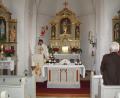 Bild: mmj
In der Dorfkirche "Maria vom Siege" zelebrierte Pfarrer Wolfgang Dietz am 1. Mai den Gottesdienst zum Kirchenpatrozinium.