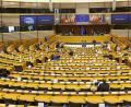 Bild: Nicolas Landemard/Le Pictorium Agency via ZUMA/dpa
Mitglieder des Europäischen Parlaments nehmen - mit viel Abstand zueinander - an einer Plenarsitzung zur Erörterung der neuen Entwicklungen des über Europa verbreiteten Coronavirus teil.