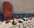 Bild: sgs
Bunt bemalte Steine zieren den Weg neben der Kirche St. Magdalena in Gleiritsch. Ab dem Wochenende finden auch hier wieder Gottesdienste unter besonderen Vorschriften statt.