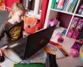 Bild: Silvia Marks
Ein Laptop im Kinderzimmer - in Zeiten der Schulschließungen wegen der Corona-Pandemie eine Möglichkeit am Unterricht teilzunehmen.