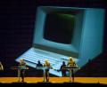 Bild: Gregor Fischer/dpa
Die Mitglieder der Band Kraftwerk bei einem Konzert in Berlin im Jahr 2018.