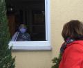 Bild: exb
Das Besuchsfenster im AWO-Seniorenheim kommt bei Bewohnern und Angehörigen gut an.
