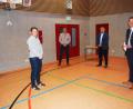 Bild: sm
Abstand halten hieß es bei der Vereidigung der neuen Gemeinderäte Christian Reichl (von links) und Jochen Kraemer sowie der Bürgermeister-Stellvertreter Christian Schramek und Dominik Baschnagel durch Bürgermeister Ernst Schicketanz (rechts).