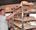 Bild: rgr
Hans Speckner und seine Helfer vom Brot- und Backverein backen am 15. und 16. Mai wieder Brot in der Stadtmühle.