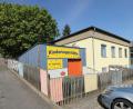 Bild: Wolfgang Steinbacher
Vor 50 Jahren wurde der Kindergarten St. Raphael im Kümmersbrucker Ortsteil Haselmühl gebaut. Heute ist er nicht mehr zeitgemäß und auch zu klein: Die Gemeinde plant hier einen Neubau für rund 8,5 Millionen Euro.