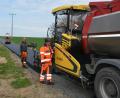 Bild: jr
Ein 155 Meter langes Teilstück der Gemeindeverbindungsstraße zwischen Themenreuth und der B15 erhielt eine neue Asphaltschicht.