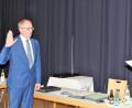 Bild: stg
Stadtrat Christian Baumann (rechts) vereidigte den neuen Bürgermeister Roman Schäffler.
