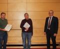 Bild: sam
Die in Zeiten von Corona ohne Handschlag verabschiedeten Marktgemeinderatsmitglieder Hubert Haas und Josef Spies mit Bürgermeister Erwin Geitner (von links).