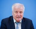 Bild: Hannibal Hanschke/dpa
Horst Seehofer (CSU), Bundesminister des Innern, für Bau und Heimat, spricht bei einer Bundespressekonferenz über das weitere Vorgehen bei den Corona-bedingten Binnengrenzkontrollen.