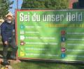 Bild: Ulrike Meixner/exb
Erster Bürgermeister Martin Birner (rechts) und Stadtrat sowie Beauftragter für Gesundheitswesen Maximilian Lang vor einem der neuen Banner mit den derzeit so wichtigen Hygienemaßnahmen.