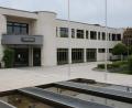 Bild: sne
Von außen steht die Stadthalle noch unberührt da, doch im Inneren haben bereits Vorbereitungsmaßnahmen für die Sanierung begonnen.