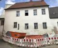 Bild: exb
Im Anwesen Brauhausstraße 2 (hier von der Mühlbachgasse aus gesehen) entstehen sechs moderne Wohnungen.
