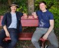 Bild: exb/die Bänker
Markus Winter (links) und Alois Renner suchen Unterstützer, damit sie noch eine zweite oder gar dritte Holzbank in die Natur von Sulzbach-Rosenberg stellen können.