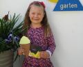 Bild: fks
Johanna hat alle 13 Ostereier gefunden und einen Eisgutschein gewonnen. Diesen löste sie gleich nach der Preisverleihung mit ihrer Familie ein.