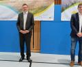 Bild: ohr
In seiner vierten Wahlzeit trägt Hans Prechtl (Mitte) die Verantwortung als Bürgermeister. Als Zweiter Bürgermeister steht ihm erneut Thomas Rohrwild (links) zur Seite. Dritter Stellvertreter ist der neue Gemeinderat Thomas Pröls (rechts).