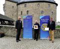 Bild: ubb
Der Präsident des Rotary Clubs Stiftland, Wolfgang Groppengießer, der Vorsitzende vom Hilfsverein Rotaryclub, Alfred Lauterbach und Rotary Club Mitglied Gisbert Schulwitz (.v. l.),hoffen sehr, mit ihrer Spende den Kindern in Kenia in Zeiten der Coronakrise mit dem Geld helfen zu können.