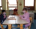 Bild: myd
Über mehr Zeit für die Kinder freut sich Betreuerin Jana Hofmann von der Offenen Ganztagsschule Grafenwöhr. Dabei kann sie ihren Schützlingen beispielsweise die Grundzüge des Schachspiels beibringen.