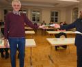 Bild: jr
Mit einer Urkunde dankte der Freistaat Bayern Alois Männer (rechts) für seinen vierzigjährigen Einsatz als Feldgeschworener. Überreicht wurde die Urkunde von Bürgermeister Johann Burger, der dazu auch die Glückwünsche der Gemeinde überbrachte.