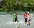 Bild: wlr
So ähnlich wie auf dem Archivbild könnte es bald wieder auf dem Etzenrichter Tennisplatz aussehen. Nur der Abstand zwischen den trainierenden Kids müsste angepasst werden. Zudem bleiben Umkleiden und Duschen geschlossen.