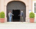 Bild: Martin Schreiner/exb
Museumsleiter Martin Schreiner und Mitarbeiterin Erika Hassler stehen bereit und warten nach dem Re-Start auf die ersten Besucher des Bergbau- und Industriemuseums Ostbayern in Theuern.