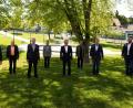 Bild: njn
In der Stadthalle Erbendorf fand die konstituierende Sitzung des Zweckverbands Steinwald-Allianz statt. Das Bild zeigt den bisherigen Vorsitzenden Hans Donko (Vierter von rechts), den neuen Vorsitzenden Johannes Reger (Dritter von links) mit den weiteren Stellvertretern Peter König (links), Günther Kopp (Zweiter von links) und Karlheinz Budnik (Zweiter von rechts) sowie die Rechnungsprüfungsausschuss-Mitglieder Oskar Schuster (Vierter von links), Wolfgang Braun (Dritter von rechts) und Matthias Grundler (rechts).