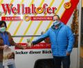 Bild: Frauenbund Winklarn/exb
Das Foto zeigt Monika Bösl mit Bäckermeister Sebastian Wellnhofer bei der Spendenübergabe.