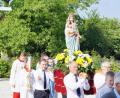 Bild: du
Die Prozession mit dem Tragen der Muttergottesstatue, wie in den Vorjahren üblich, fällt heuer zwar aus, trotzdem feierte die Pfarrei Schirmitz am Sonntag mit einem Festgottesdienst das Kirchenpatrozinium "Maria Königin".