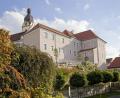 Bild: Herbert Bürger/exb
Im restaurierten Pfleghof der Stadt Schwandorf warten die restaurierten Räume der Volkshochschule auf den Wiederbeginn des Kursbetriebs.
